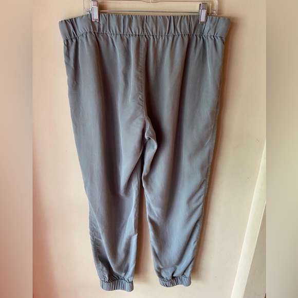 Grey Banana Republic women’s pants - Picture 3 of 9